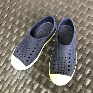 Navy Jefferson Natives size 11